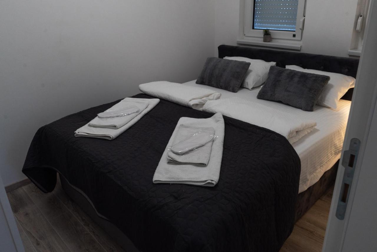 Lux Iii Apartment *
